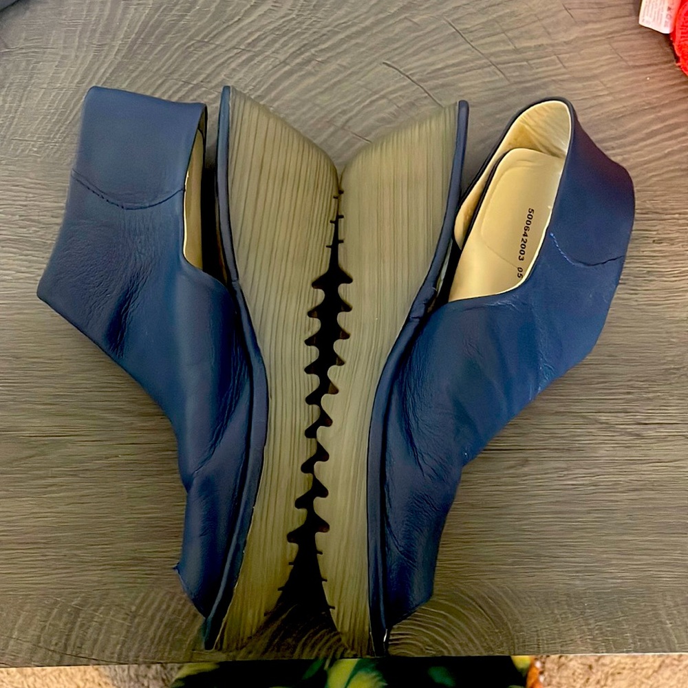 FLY LONDON “YONE” leather peep toe wedges 41